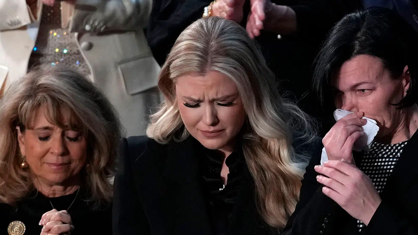 Erika Kirk, Charlie Kirks enke, blev hyldet under Donald Trumps State of the Union-tale.