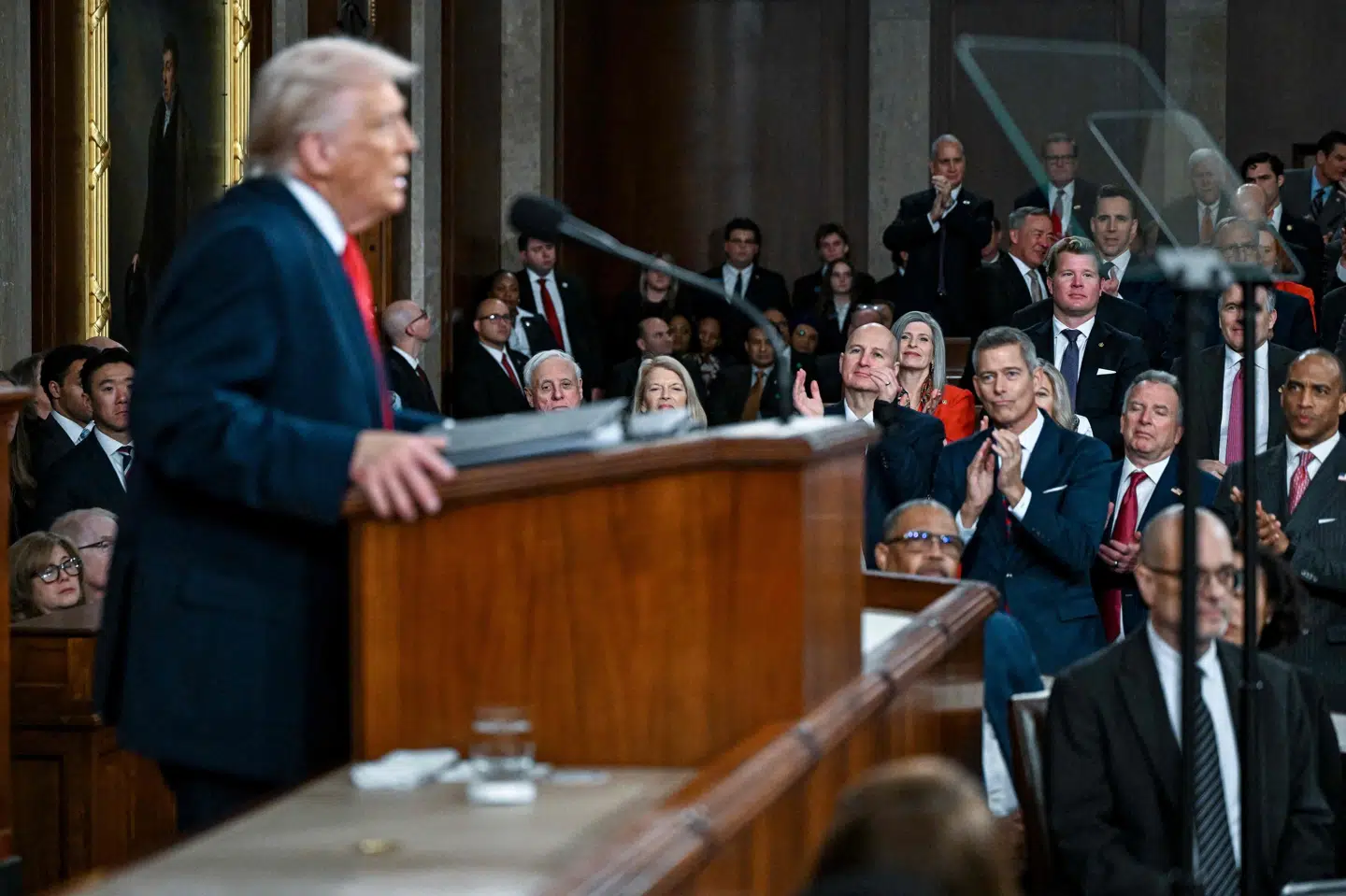 Donald Trump talte i omkring 1 time og 50 minutter, da han natten til onsdag holdt sin tale til nationen, den såkaldte "State of the Union". Det er ifølge flere medier den længste "State of the Union"-tale i historien.