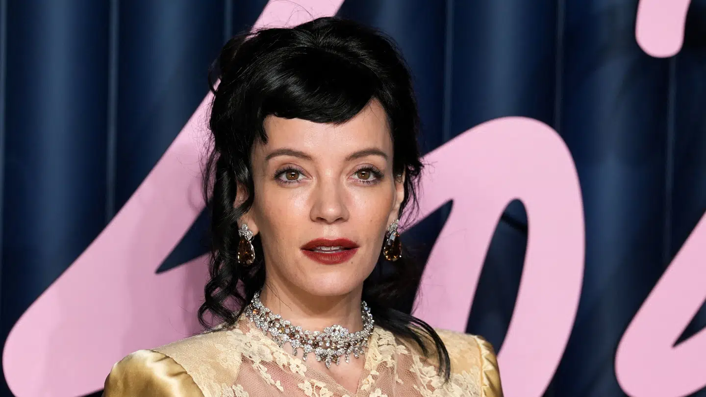 Lily Allen fortæller om en ny kæreste.