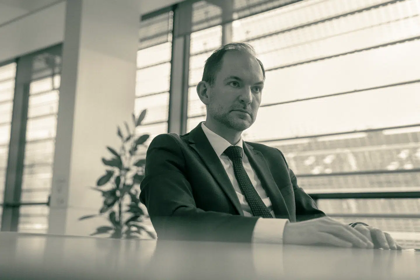 Minister for grøn trepart Jeppe Bruus (S), en særlig rådgiver og SFs politiske ordfører er ikke tilfreds med TV 2s kandidattest.