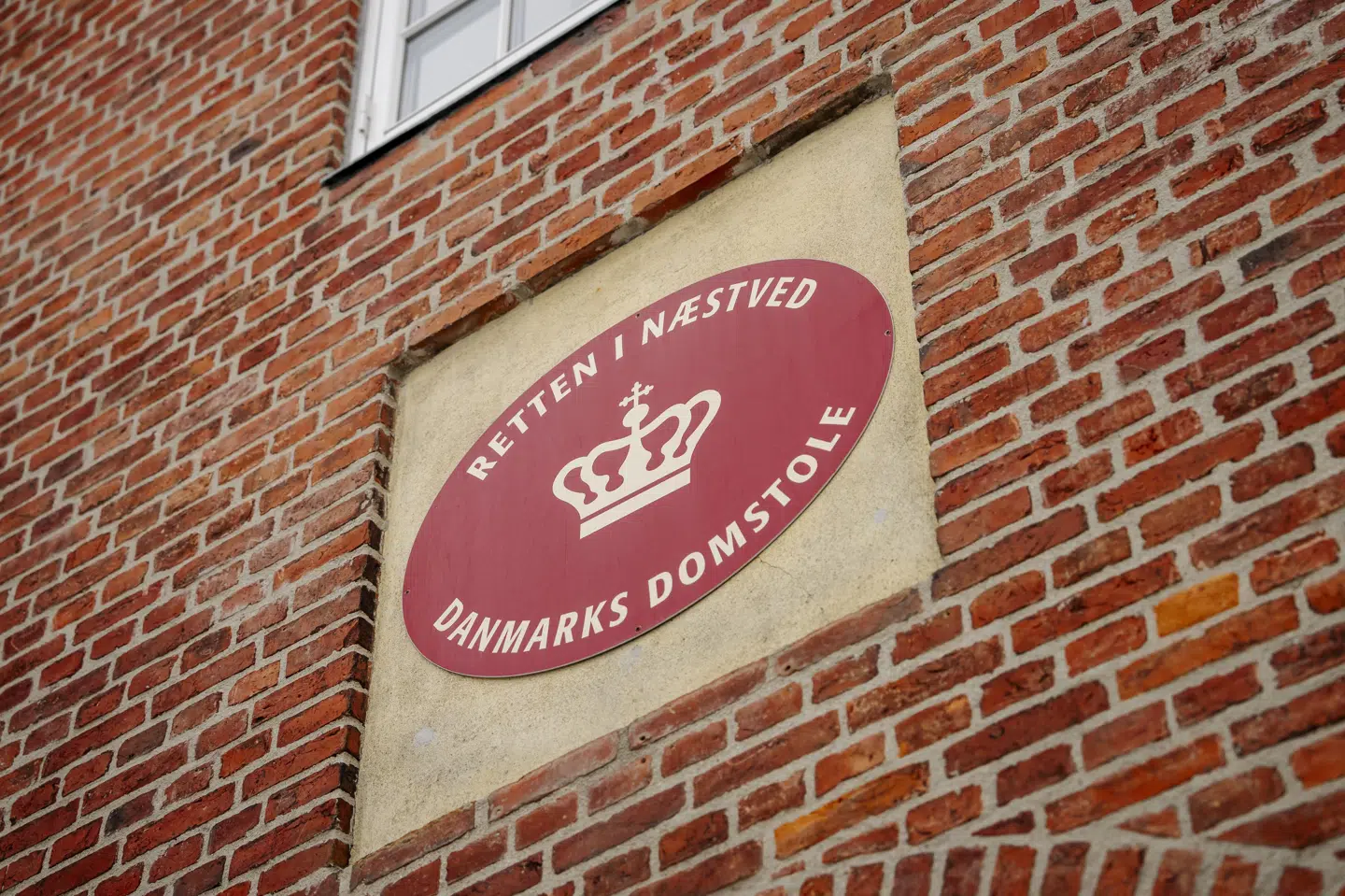 Retten i Næstved har onsdag uden retsmøde afsagt dom i en sag, hvor en tidligere præst var tiltalt for besiddelse af overgrebsmateriale med børn. (Arkivfoto).