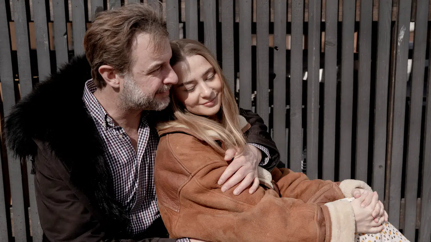 I dag danner Jakob Olrik par med 24-årige Astrid Lund Johansen.