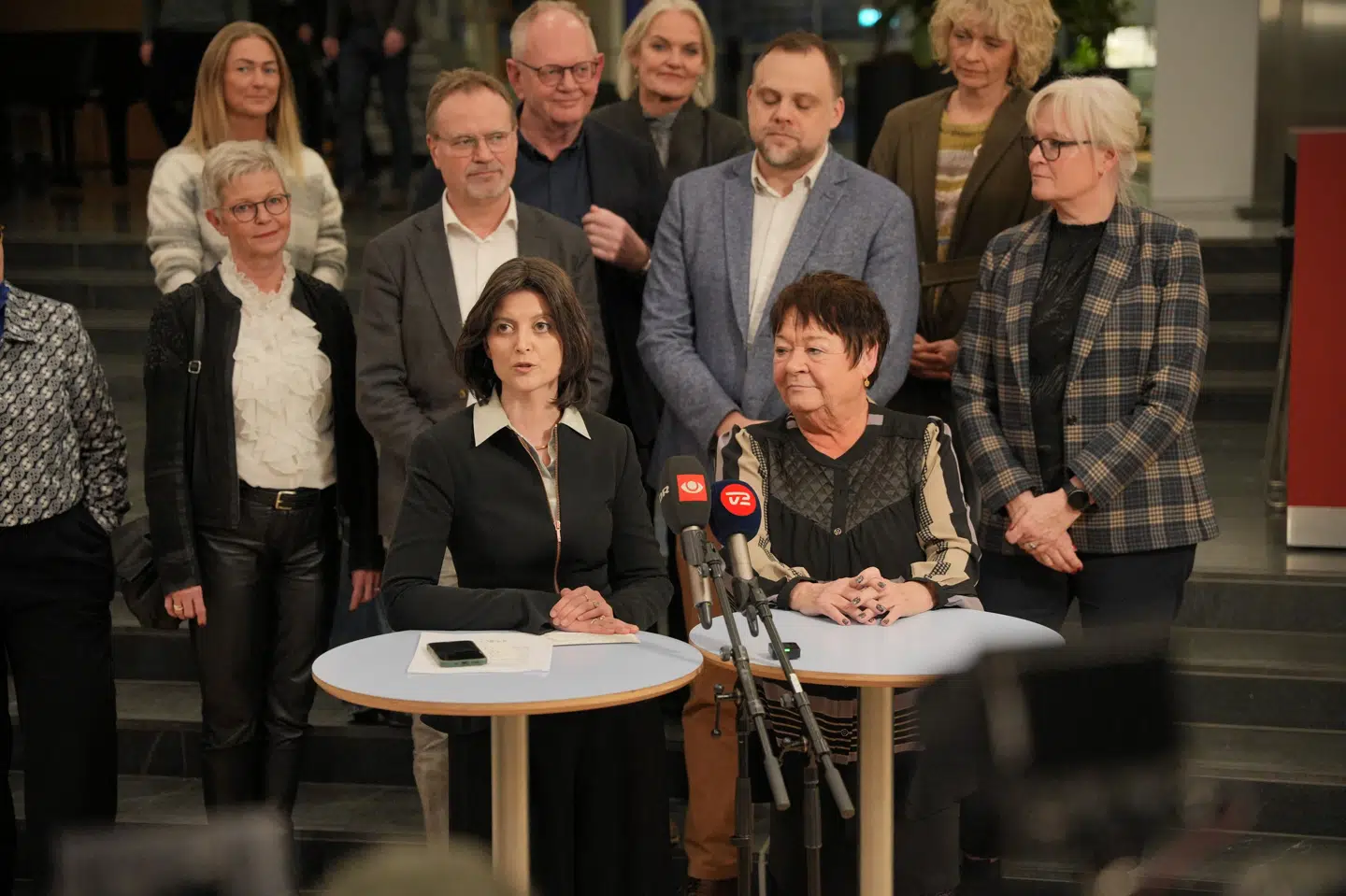 Sofia Osmani (K), der er KL's chefforhandler, og Mona Striib, formand for fagforeningen FOA og de kommunalt ansattes topforhandler, præsenterer overenskomstforlig for omkring 500.000 ansatte onsdag.