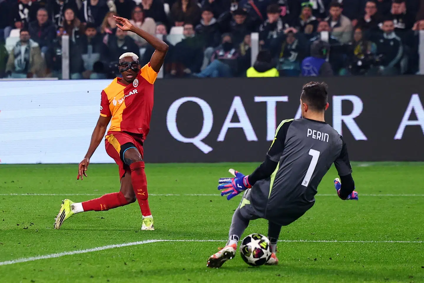 Galatasarays angriber Victor Osimhen scorede et mål, der var med til at sende tyrkerne videre i Champions League trods stor modstand fra Juventus.