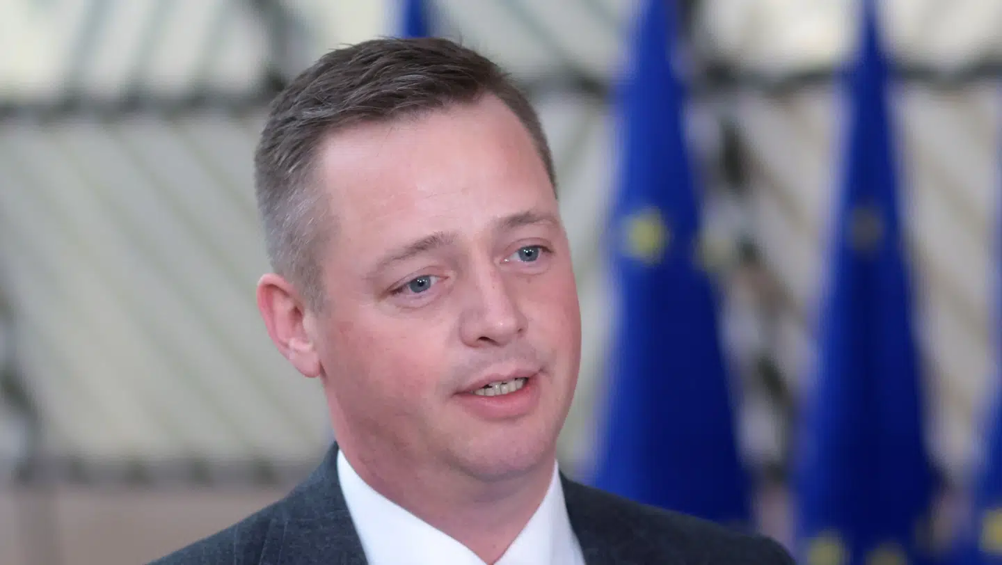 Transportminister Thomas Danielsen (V) berettede onsdag om en såkaldt nødplan for uddeling af valgkort. Politiske modstandere mener dog ikke, at nødplanen er lagt klart nok frem.