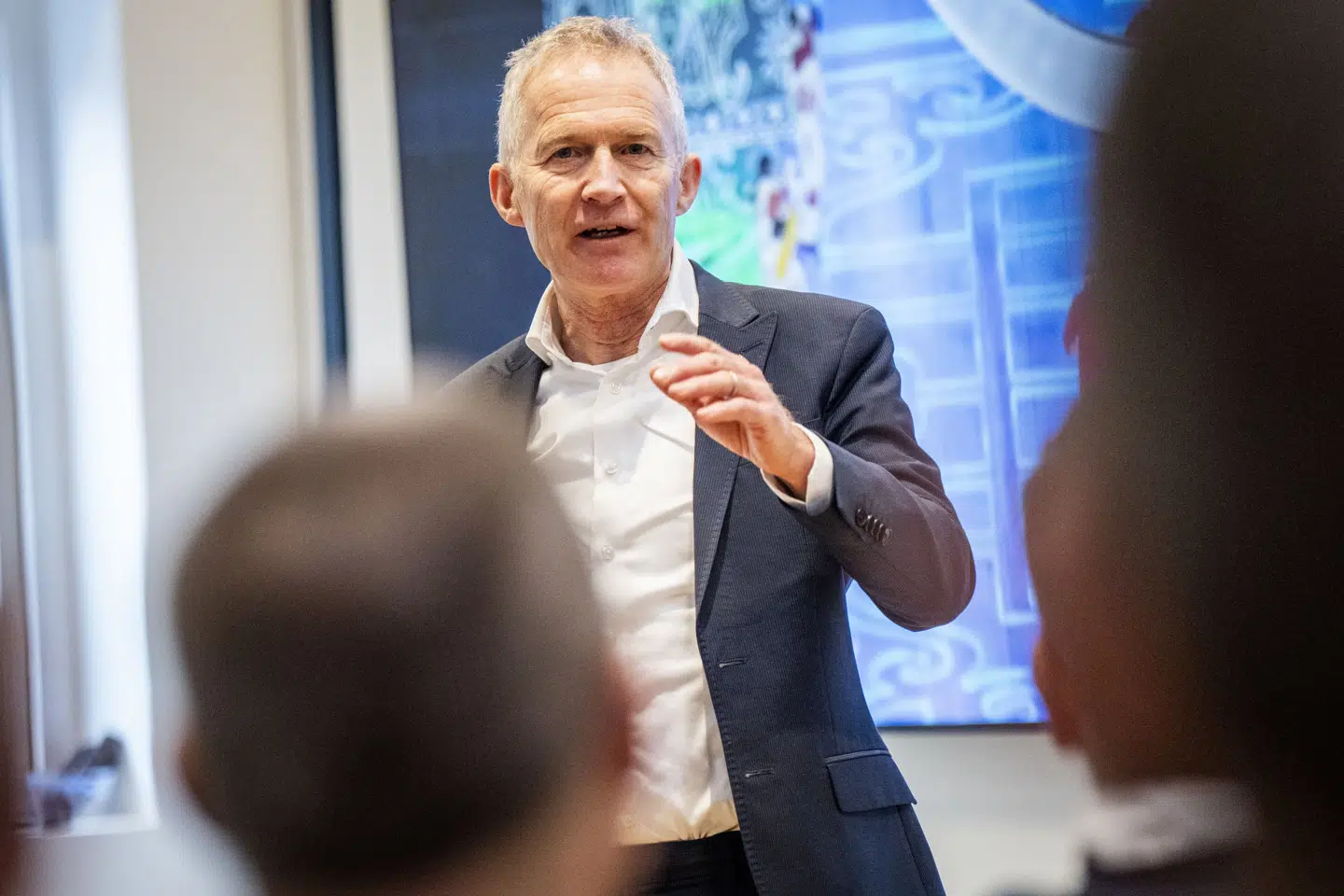 Hans Natorp, der er formand for Danmarks Idrætsforbund, bryder sig ikke om den linje, som den paralympiske bevægelse har taget på det seneste.