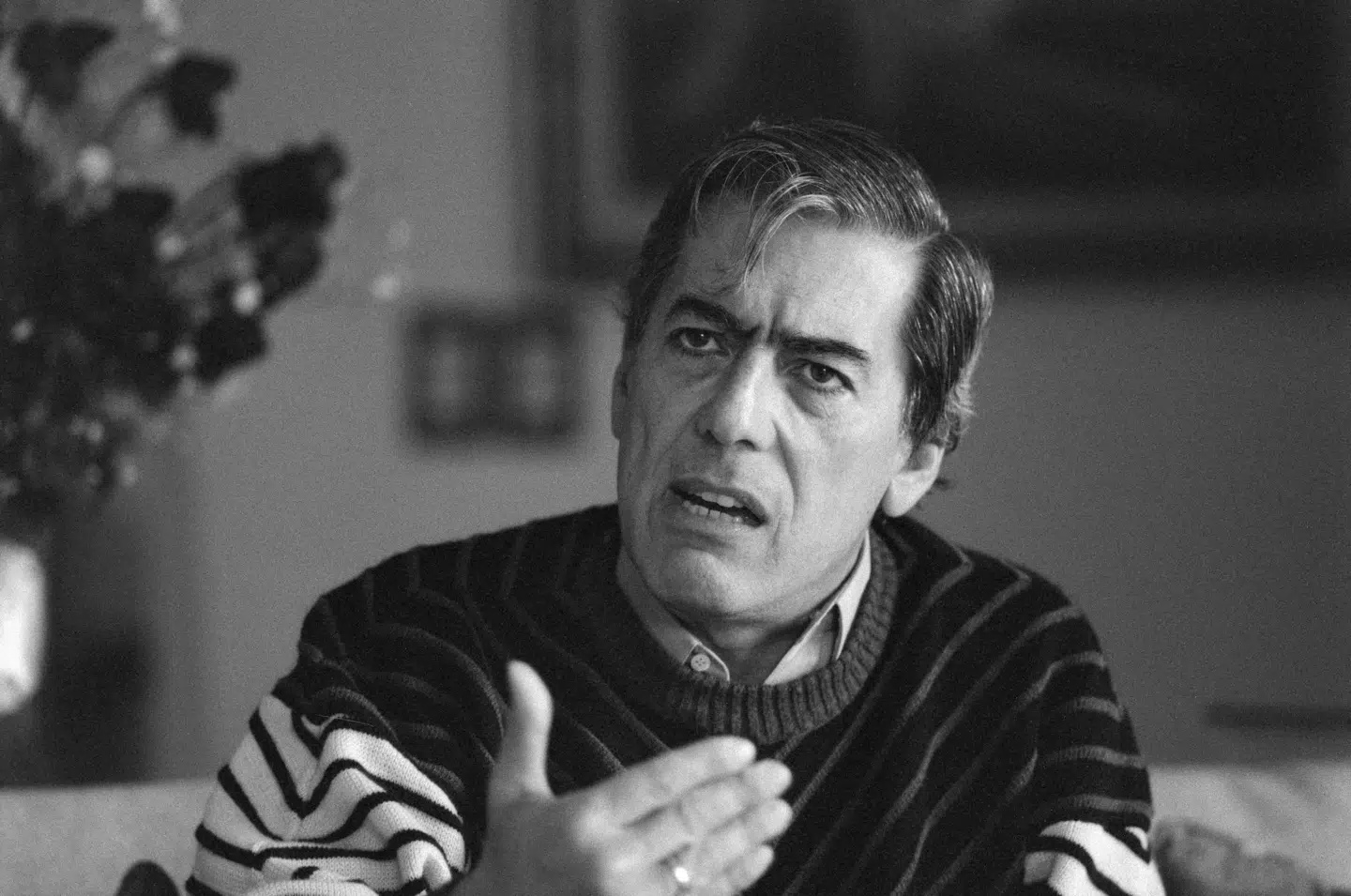 Den peruanske forfatter Mario Vargas Llosa døde sidste år i april. Nu er hans sidste roman netop udgivet.