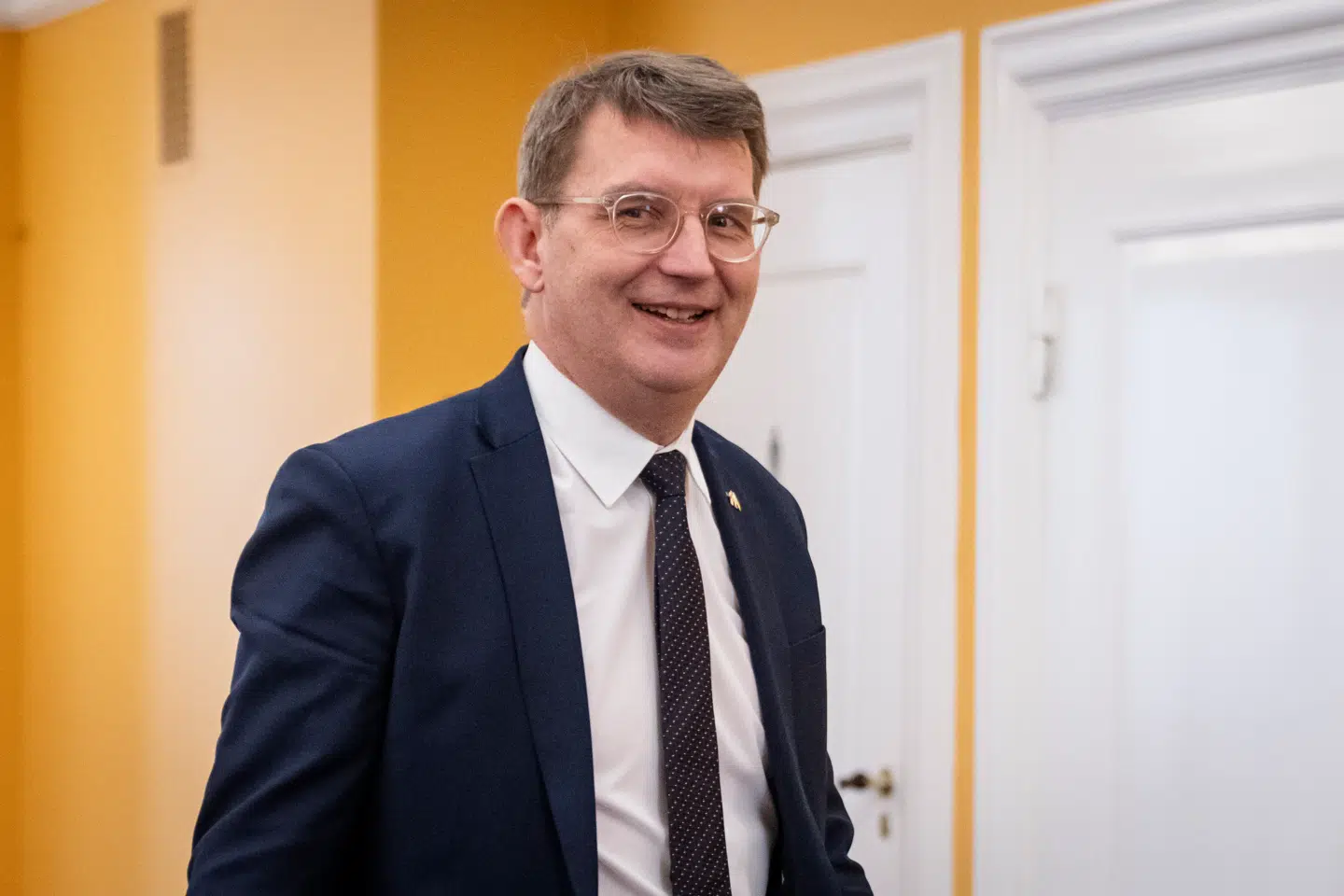 Forsvarsminister Troels Lund Poulsen udskyder drone-redegørelse. Det vækker frustration på Christianborg.