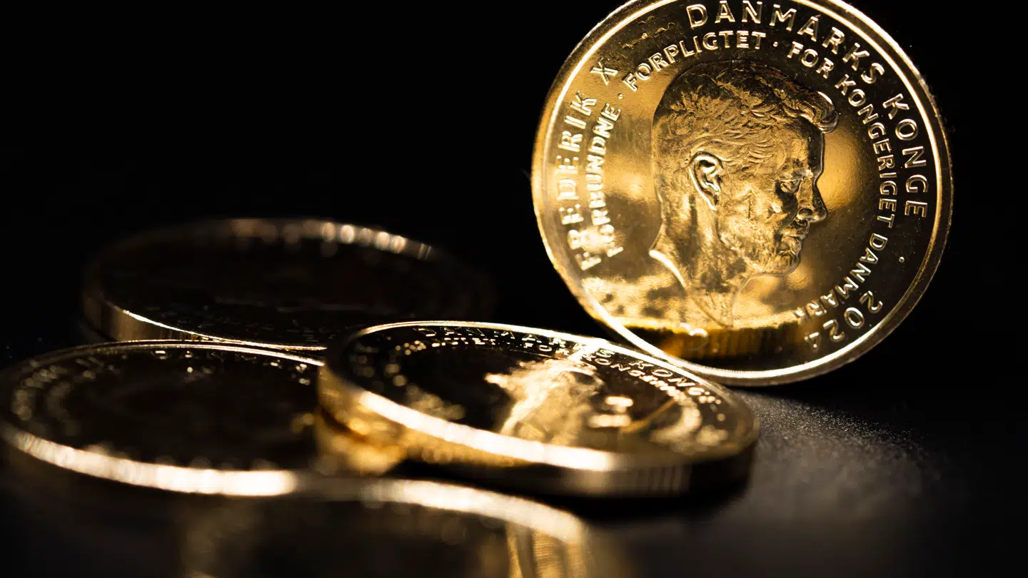 Politiet advarer om, at en større mængde falske mønter i omløb i Danmark.