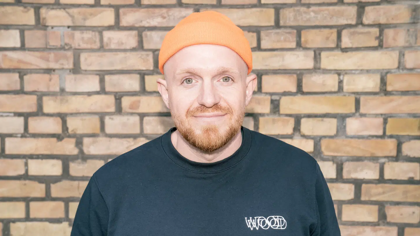 Casper Drømme blev populær på ved at anmelde fastfood på internettet.