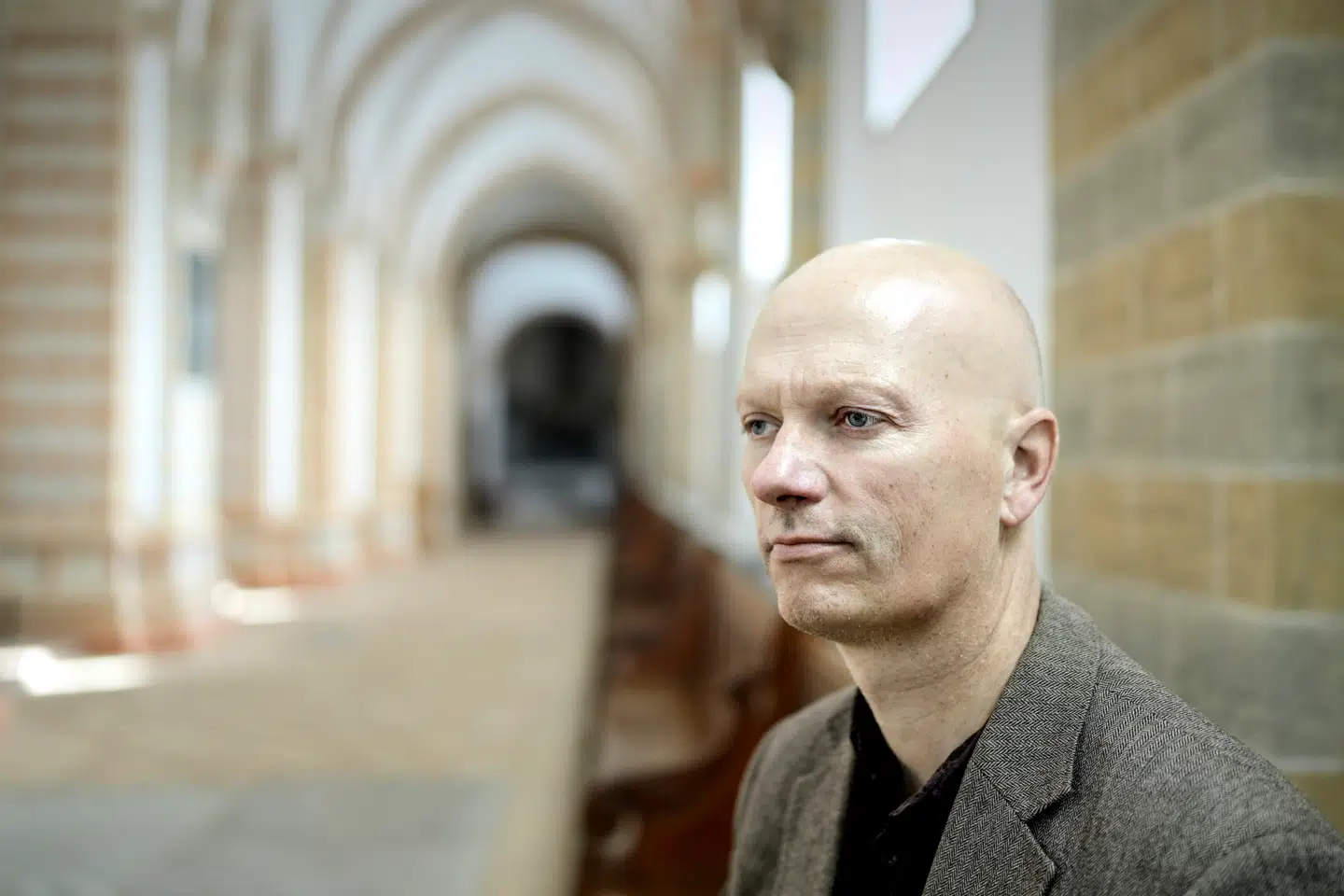 »Venstreorienteret vold præsenterer sig aldrig som vold. Den præsenterer sig som antifascisme, som nødværge, som historiens nødvendige retfærdighed,« skriver Kasper Støvring.