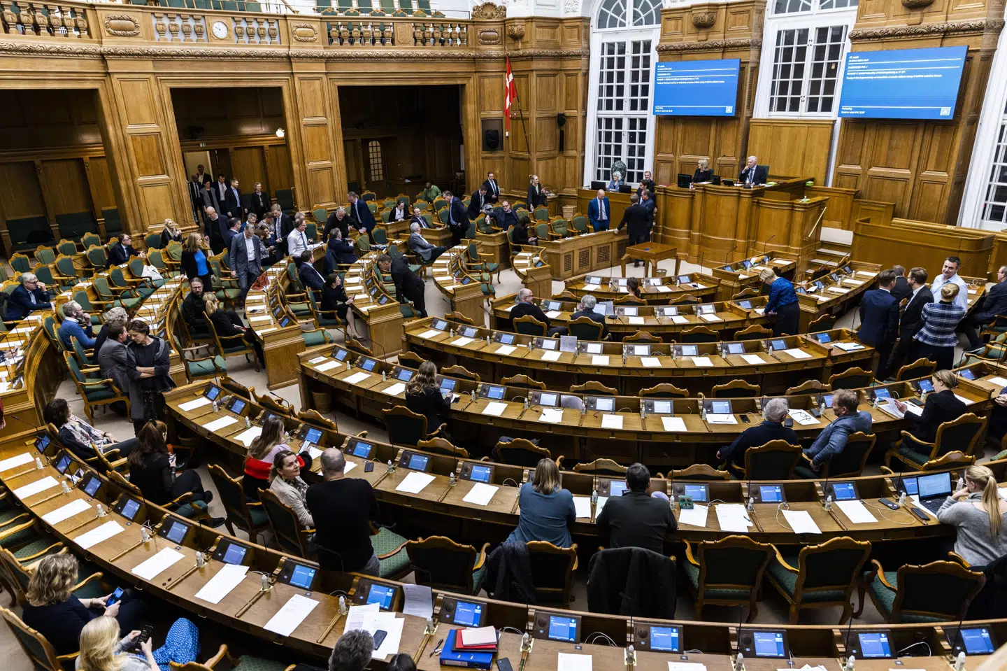 Folketinget har torsdag vedtaget loven om en skattefri fødevarecheck, der giver økonomisk støtte til mere end to millioner borgere ramt af høje fødevarepriser. (Arkivfoto).