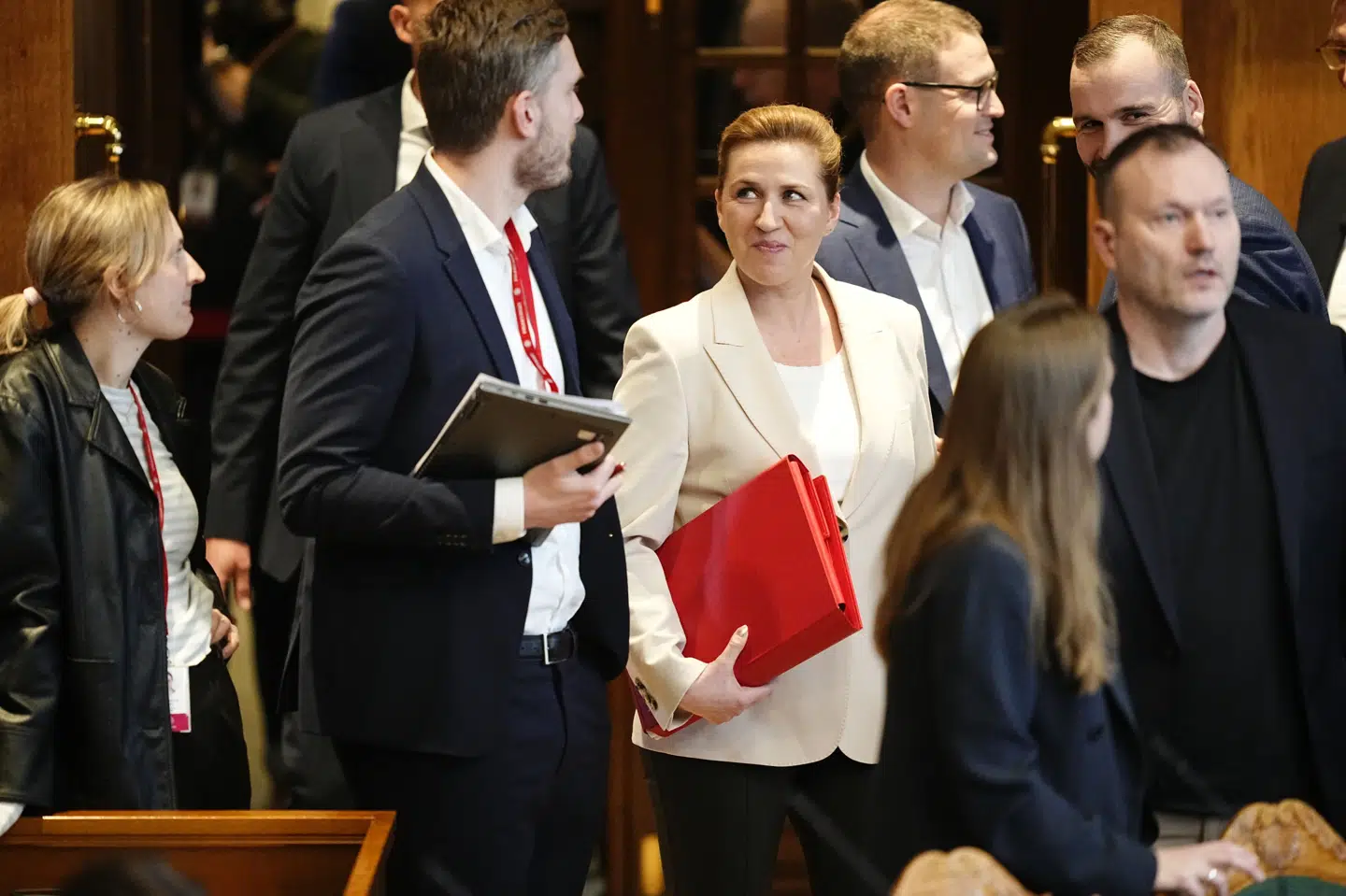 Statsminister Mette Frederiksen (S) var mødt op i Folketingssalen torsdag, og det var der en særlig årsag til.