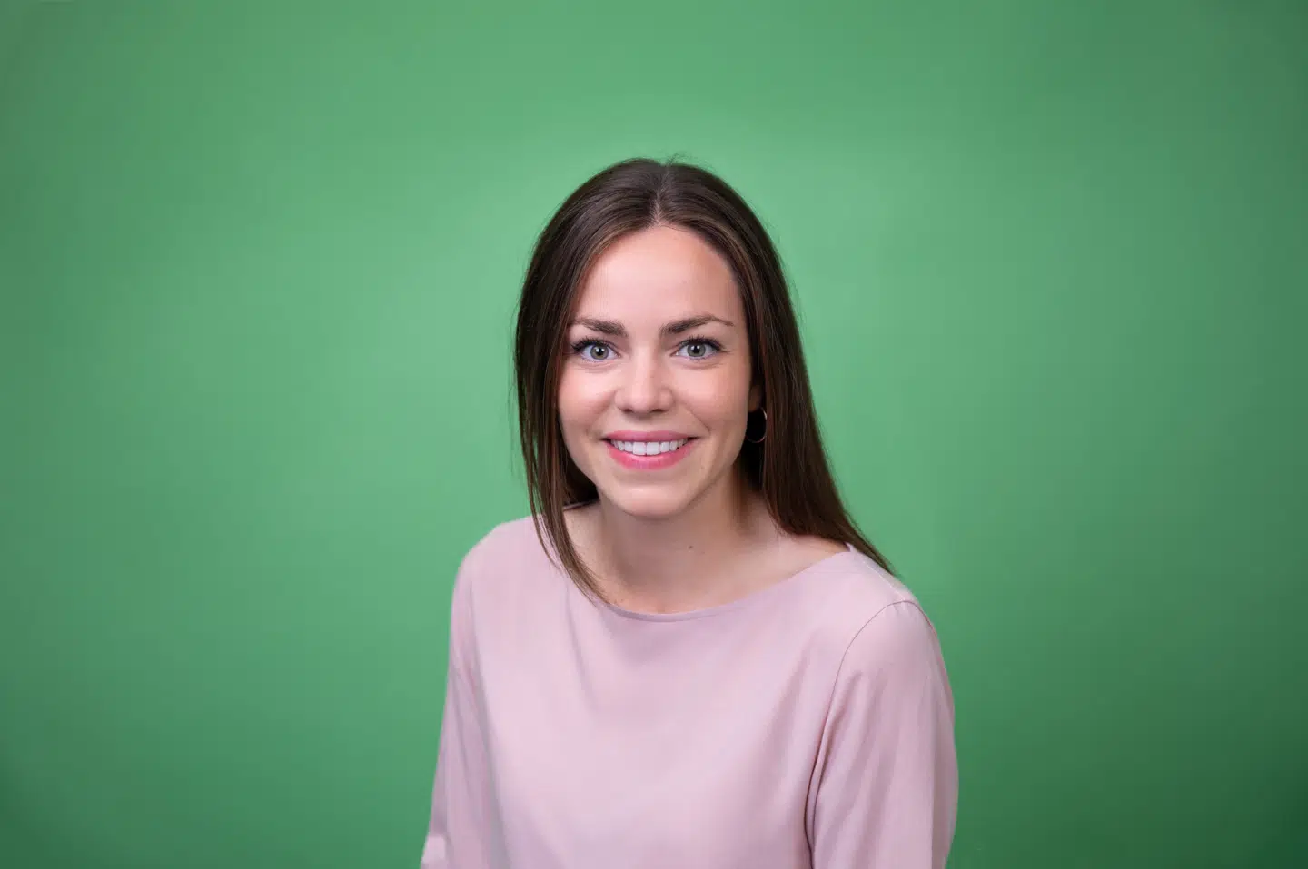 »Anmeldelser er med til at drive den digitale økonomi. De kan hjælpe forbrugerne med at undgå svindlere, men de hjælper i lige så høj grad virksomhederne med at forbedre deres service,« mener Annemiek Mohr Wilson, PR-ansvarlig for Trustpilot i Norden.