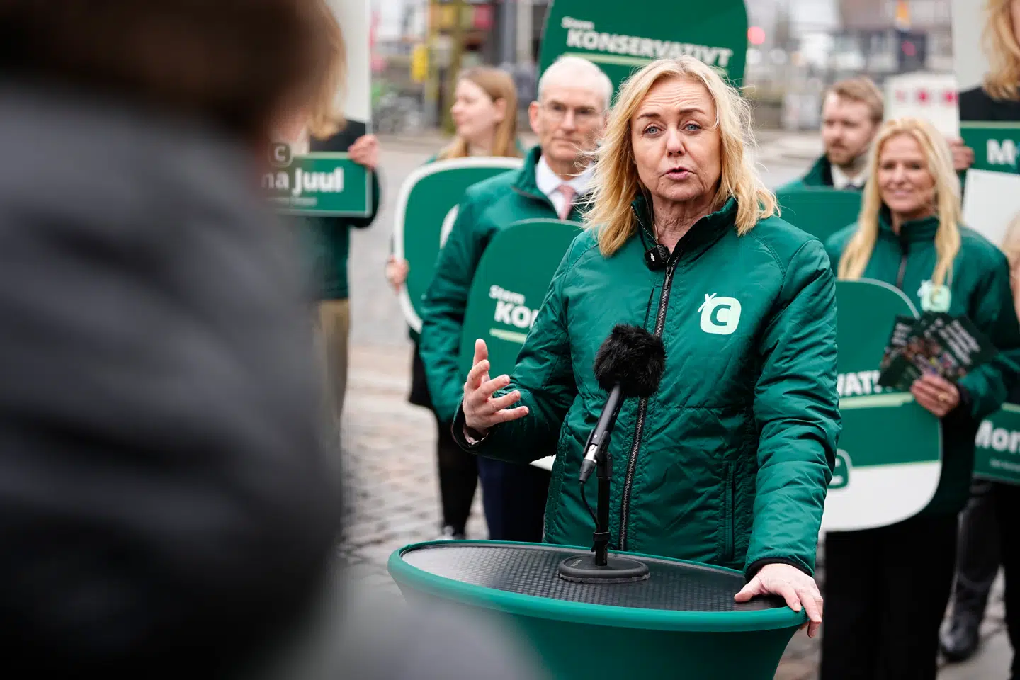 Mona Juul, formand for Det Konservative Folkeparti, opfordrer kraftigt DD og LA til at bakke op om Troels Lund Poulsen som blå statsministerkandidat.