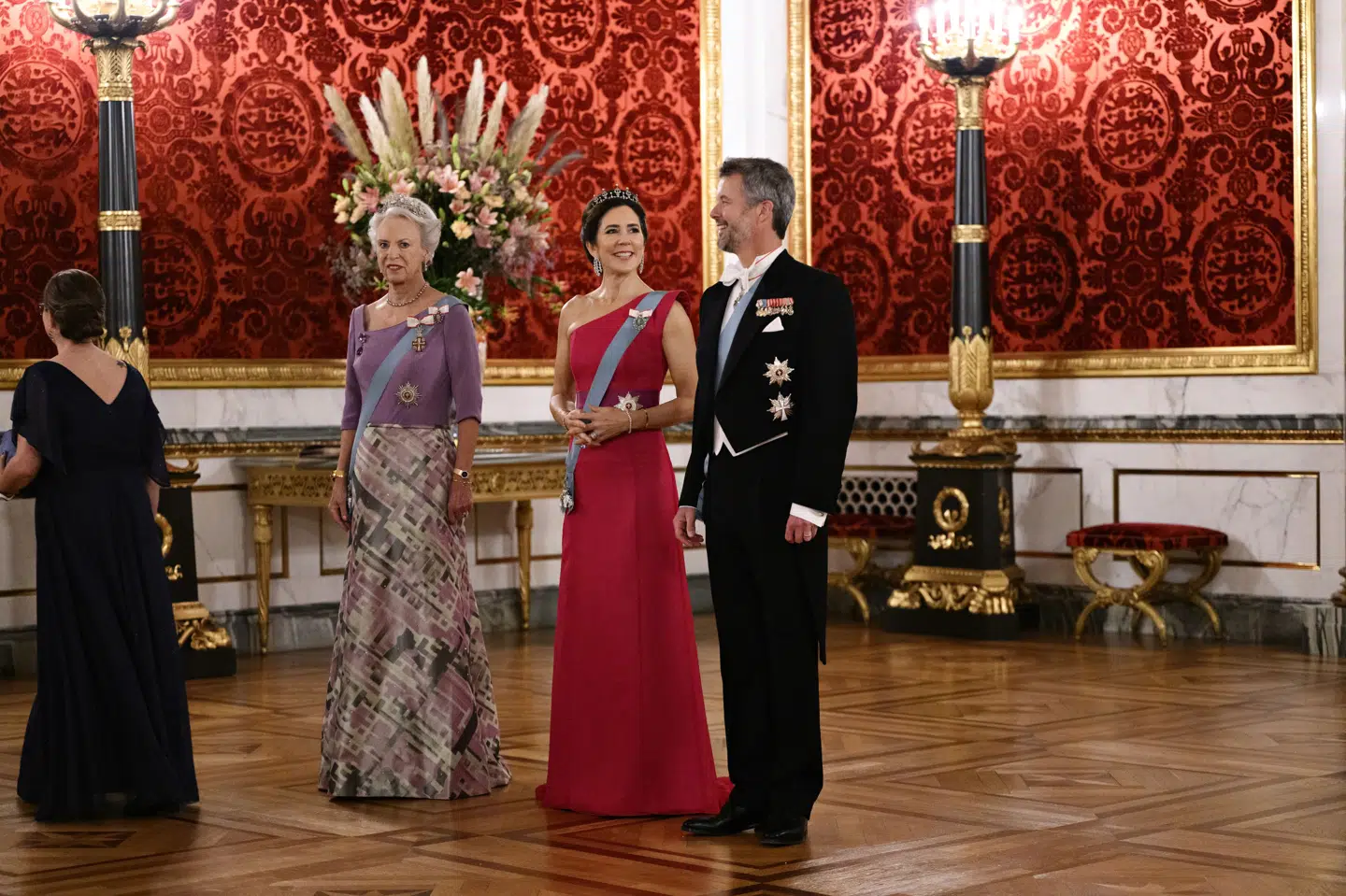 Det daværende kronprinspar og nuværende kongepar var i 2022 værter for aftenselskabet for en lang række politikere. Denne gang bliver det ikke til noget. (Arkivfoto).