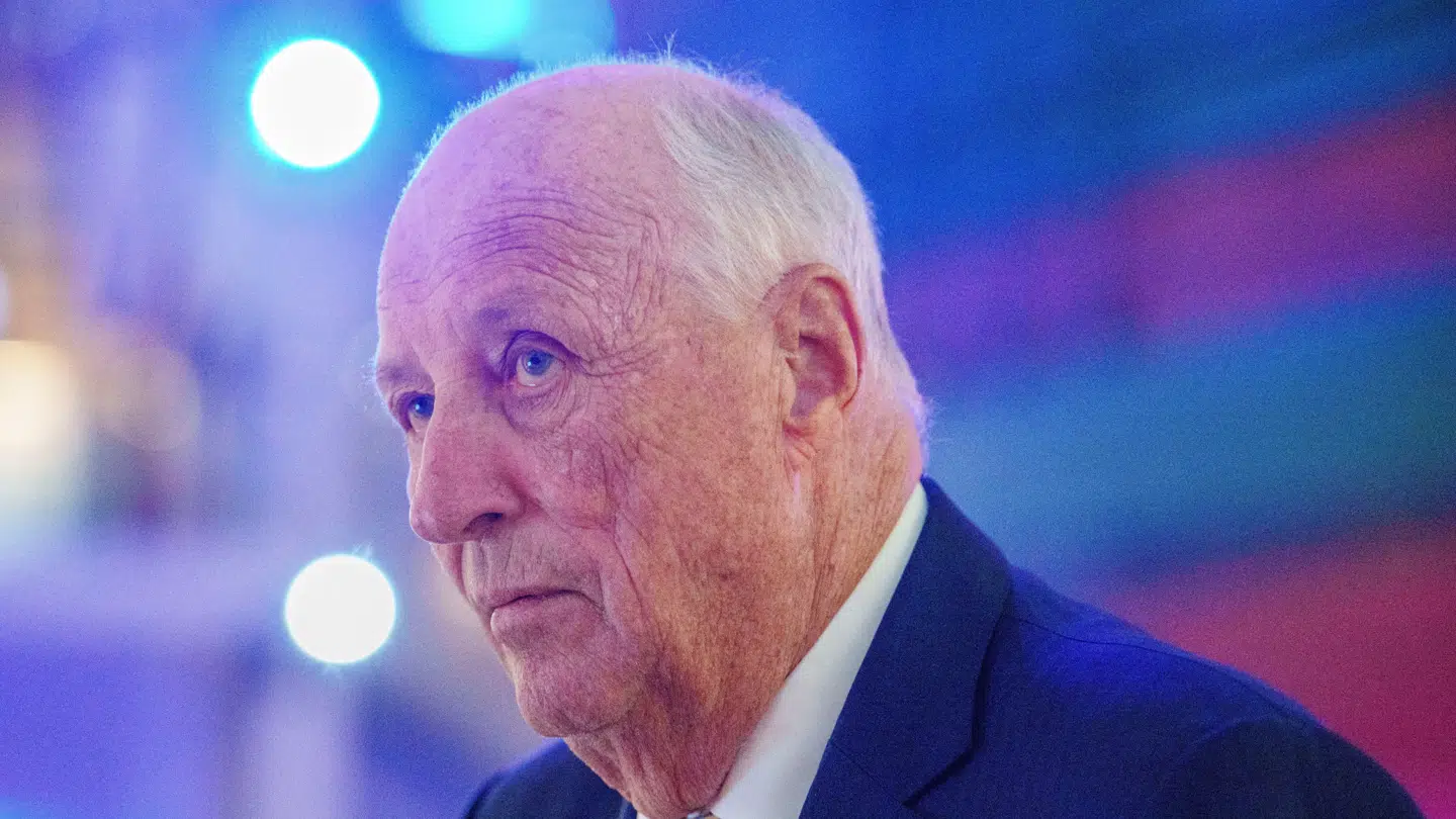 Kong Harald blev indlagt grundet dehydrering og en infektion i benet.