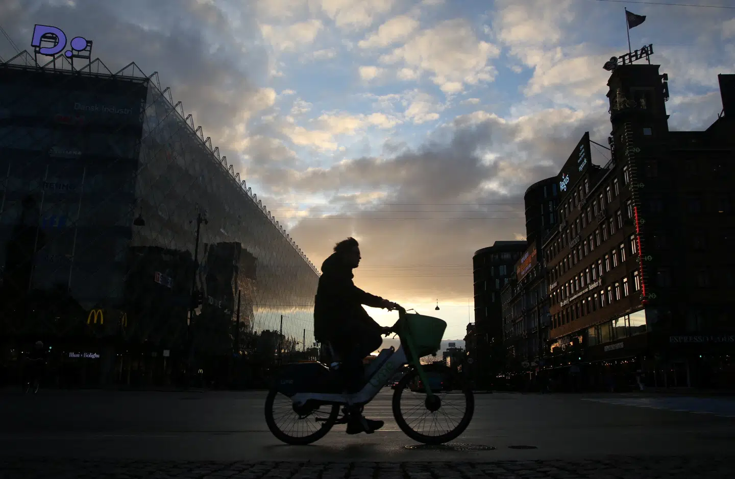 Europa bør sole sig i denne nyvundne appel, også selvom de rige amerikanere sikkert presser priserne yderligere op i mange europæiske storbyer til gene for de lokale, skriver Klaus Wivel. Foto: Tom Little, Scanpix