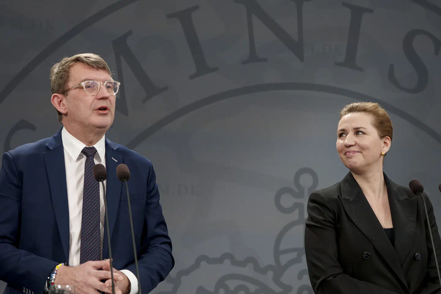 Statsminister Mette Frederiksen (S) og forsvarsminister Troels Lund Poulsen (V) har de seneste år holdt flere pressemøder side om side, blandt andet om regeringens udvisningsreform 30. januar. Torsdag har Mette Frederiksen udskrevet valg, og få timer efter har Venstres formand meldt sig på banen som statsministerkandidat. (Arkivfoto).
