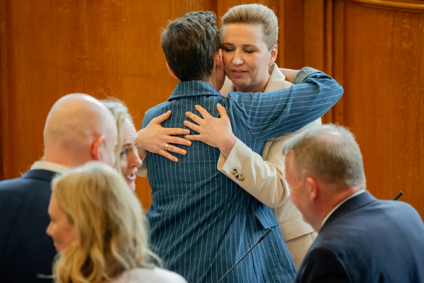 Mette Frederiksens nye forslag om en formueskat møder blandede reaktioner - men blandt røde partier findes der opbakning til ideen.