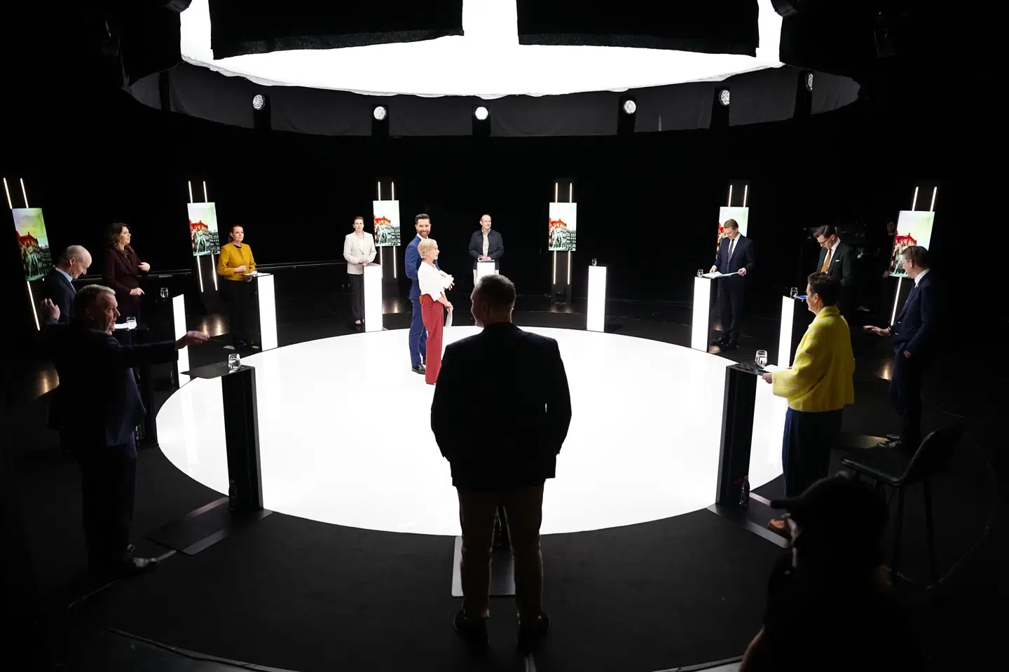 Lederne af partierne i Folketinget debatterer torsdag aften 26. marts, efter at statsminister Mette Frederiksen har udskrevet valg. Efter sidste valg blev store bededag afskaffet som helligdag, men nu vil ingen partier forsvare, at det forbliver sådan.