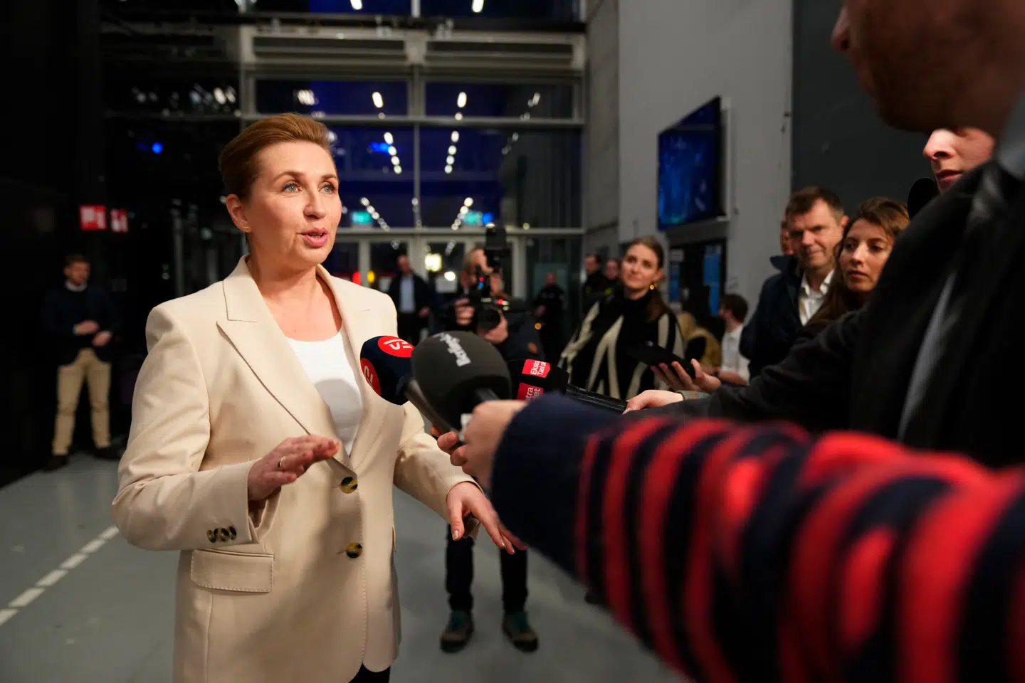 Statsminister Mette Frederiksen (S) ankom til partilederdebat torsdagen aften, efter at hun havde udskrevet valg samme dag. Men ifølge Berlingskes politiske kommentator virkede hun »træt og uengageret«.