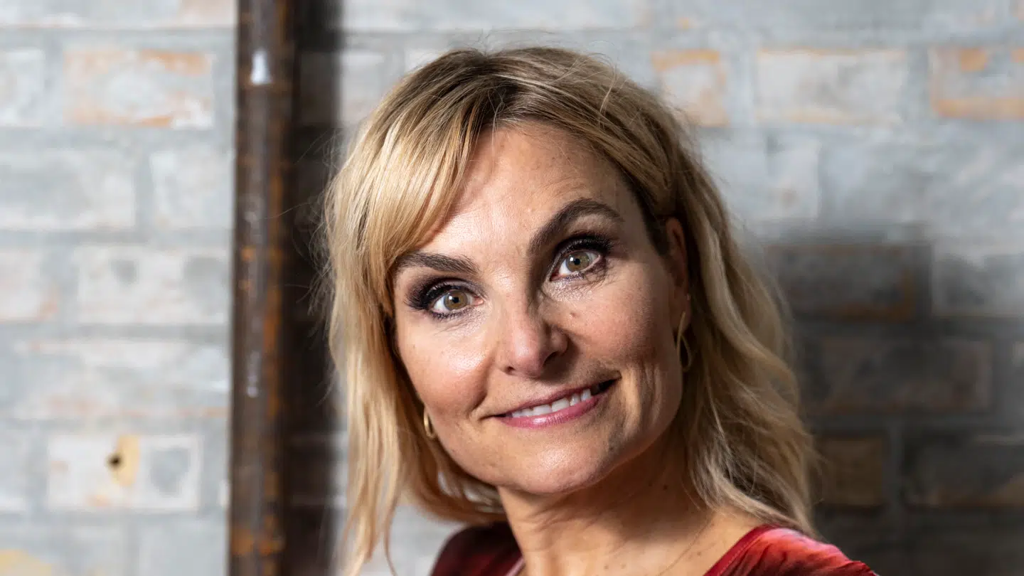 TV 2-vært Michèle Bellaiche flytter sammen med sin mand.