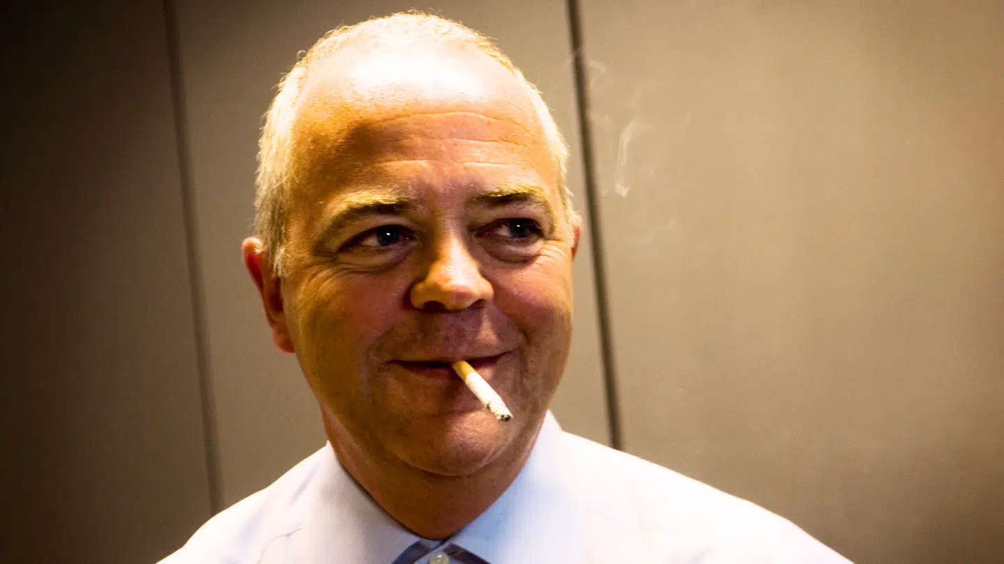 I valgperioderne røg Jes Dorph op mod en pakke smøger om dagen – på valgaftenen kunne han dog holde det til en enkelt eller to.