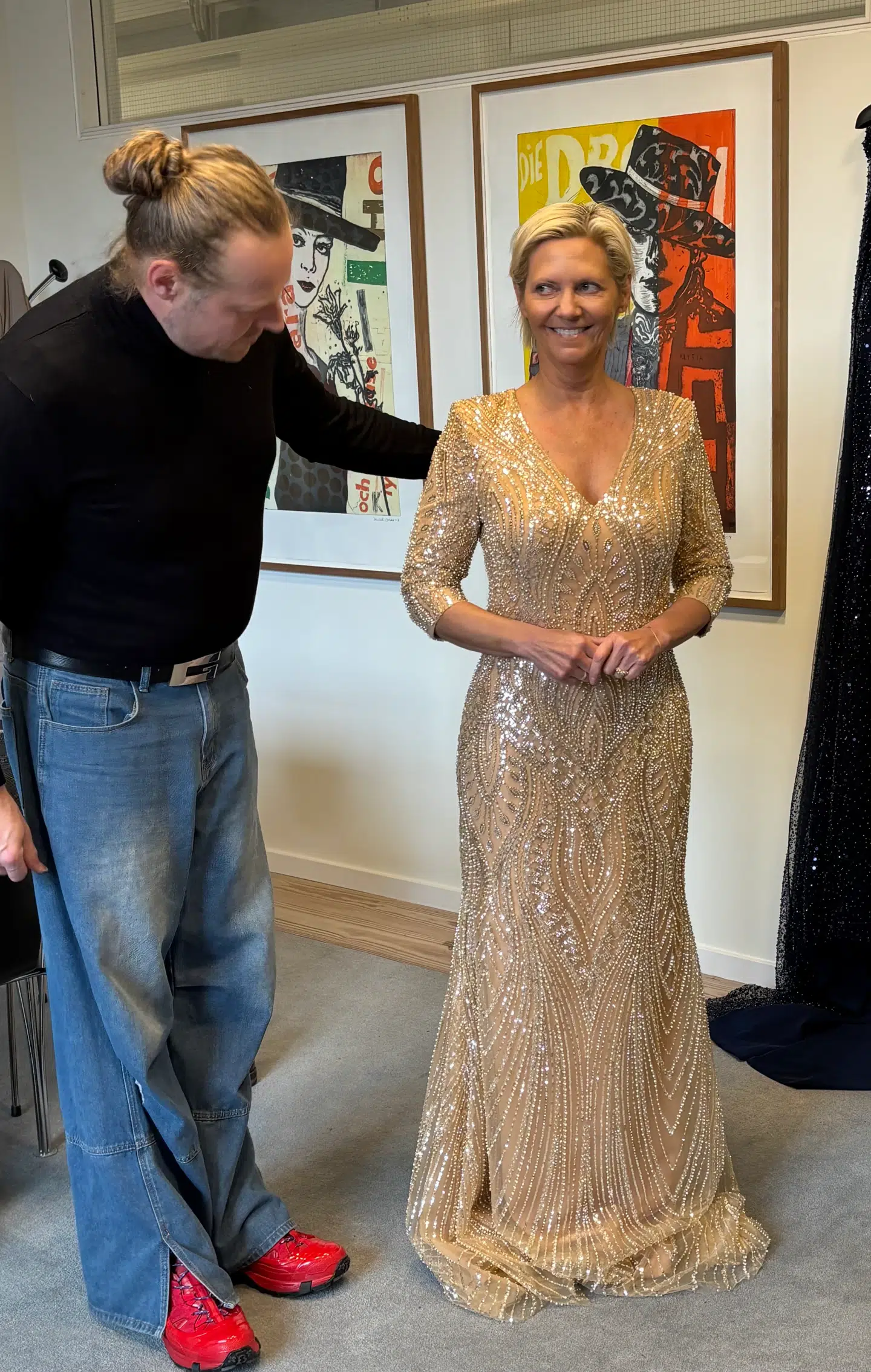 Danmarksdemokraten fik skræddersyet sin kjole og købte dyre sko.