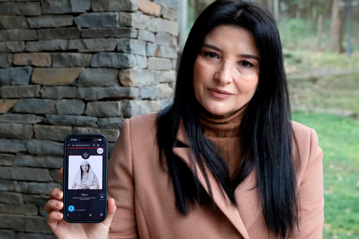 Den albanske skuespiller Anila Bishas ansigt og stemme er brugt til verdens første virtuelle minister (på skærmen) – men uden at hun har givet tilladelse til det.