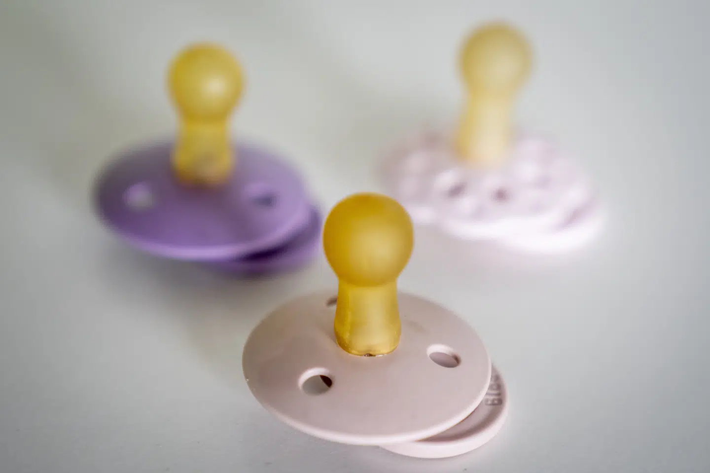 Små børn bør ikke sove i en slyngevugge, uanset om det er en lur i løbet af dagen eller om natten, mener Forbrugerrådet Tænk. (Arkivfoto).