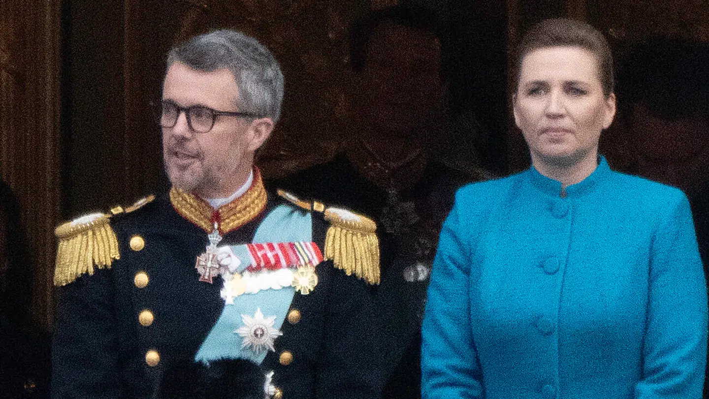 Kong Frederik har aflyst sit første aftenselskab for politikerstanden som konge – på foranledning af Statsministeriet, fordi statsminister Mette Frederiksen pludselig udskrev valg lige inden.