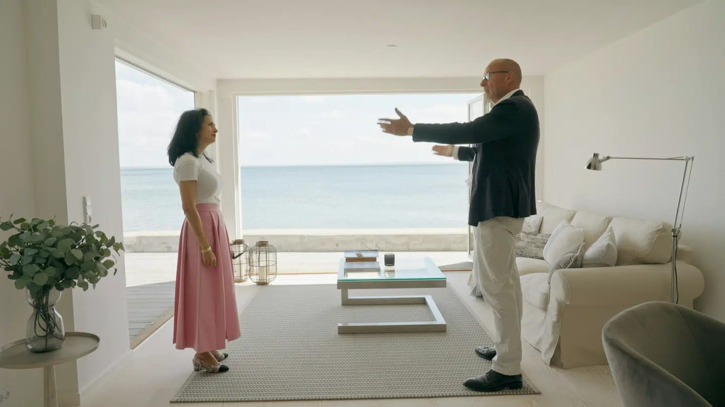 Farnaz Elbæk viser en særlig bolig frem under seneste sæson af 'Vandkant til salg'.