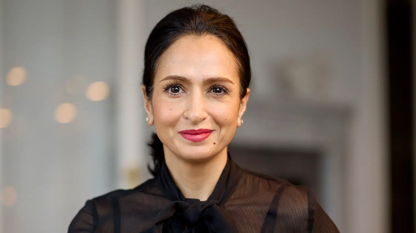 Farnaz Elbæk har købt et nyt hus på Strandvejen efter bruddet med Lars.