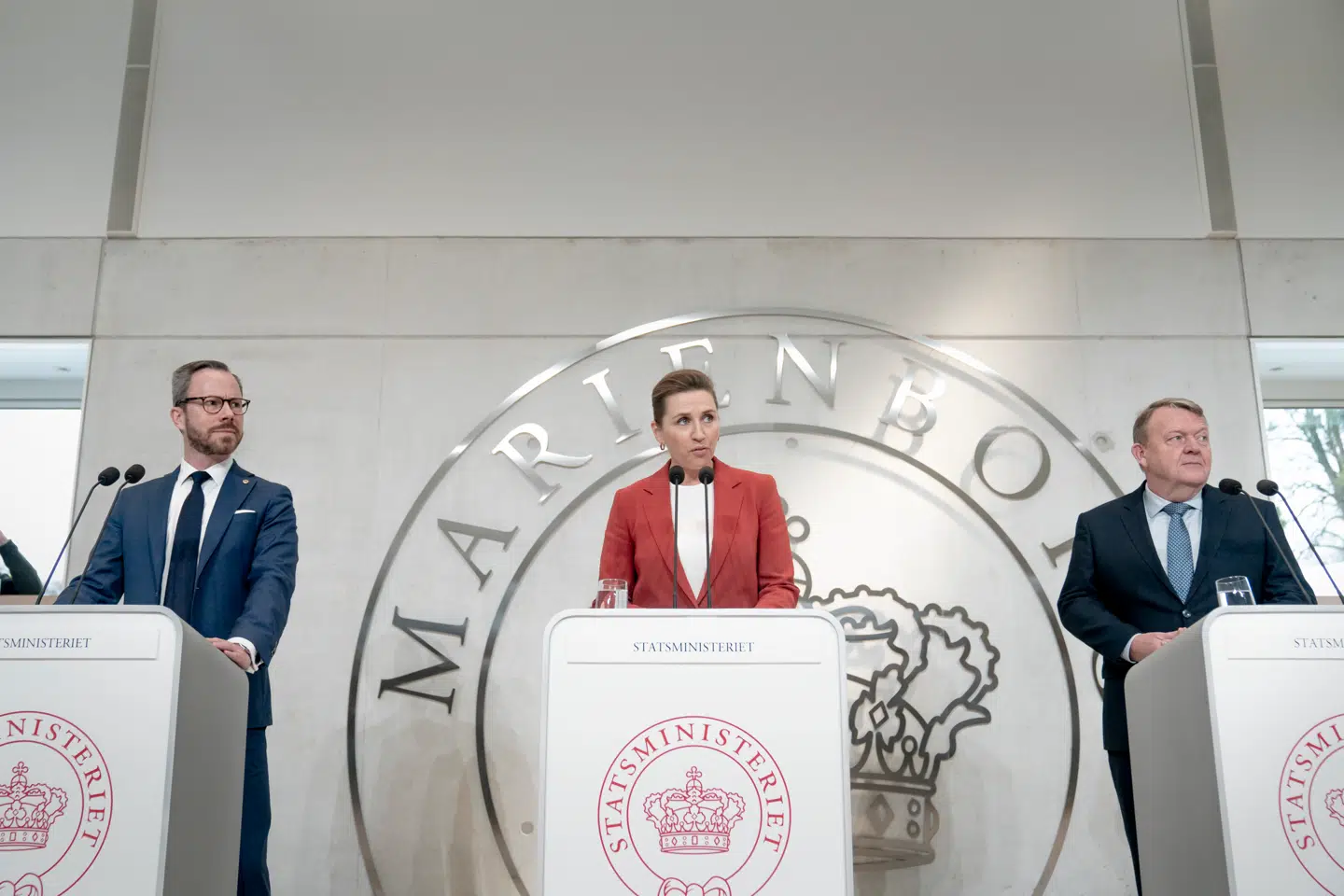 Marienborg onsdag den 14. december 2022. Da Jakob Ellemann-Jensen (V), Mette Frederiksen (S) og Lars Løkke Rasmussen (M) fremlagde regeringsgrundlaget for Danmarks nye SVM-regering. En spritny optælling viser, hvor meget af grundlaget, der faktisk blev til noget.