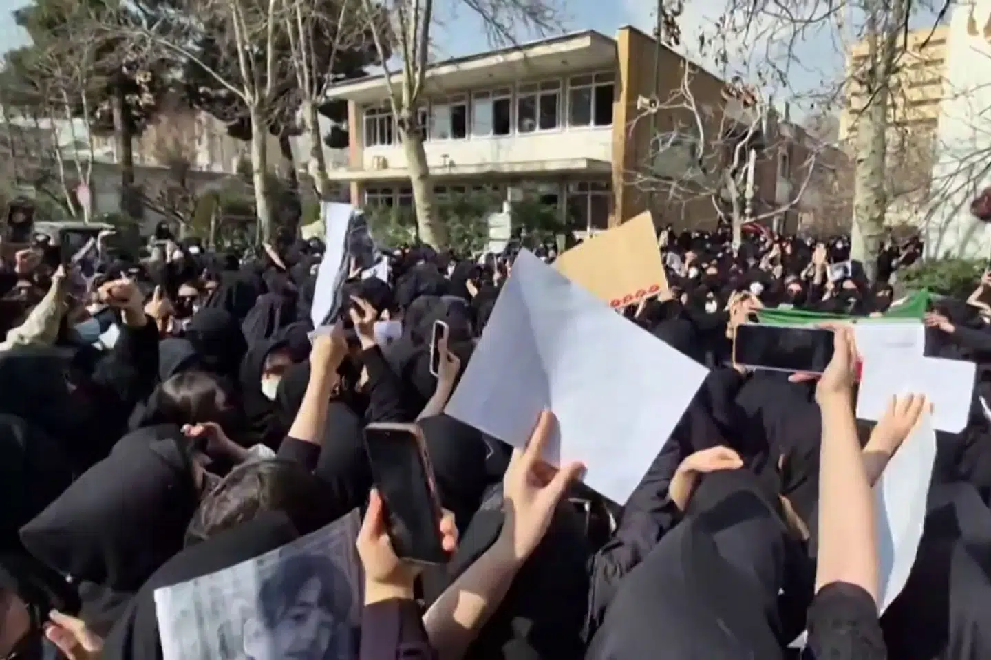 Kun enkelte billeder og videoer er sluppet ud fra de iranske protester, som har såret mange demonstranter. Ifølge flere vidner har agenter forhindret behandlingen af sårede demonstranter. (Arkivfoto).