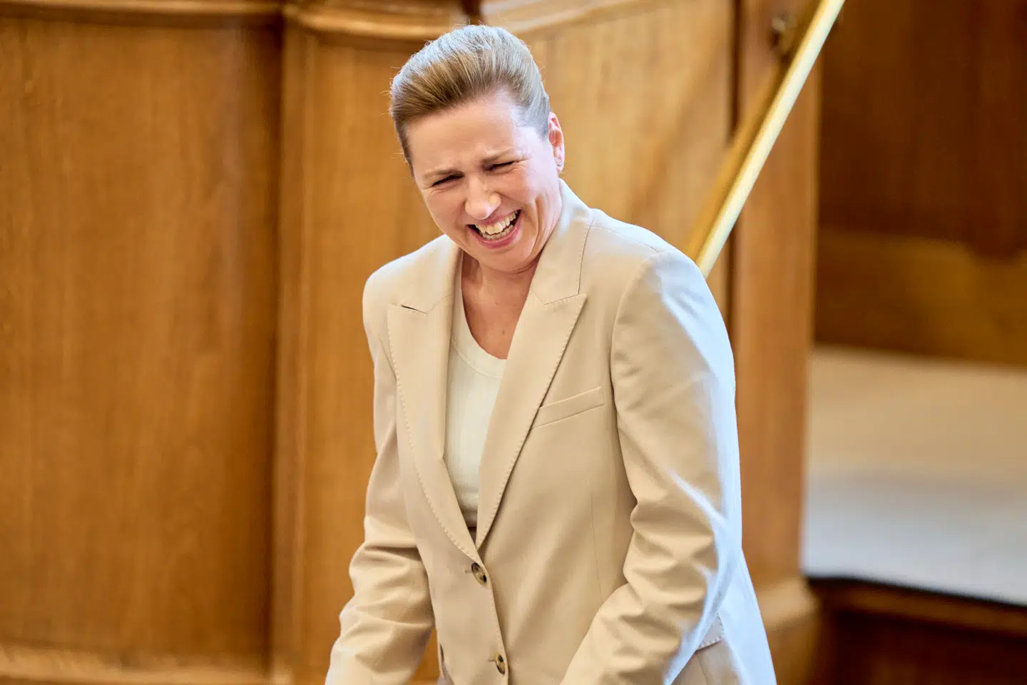 Statsminister Mette Frederiksen (S) under møde i Folketingssalen torsdag, hvor der var hastebehandling af fødevarechecken.