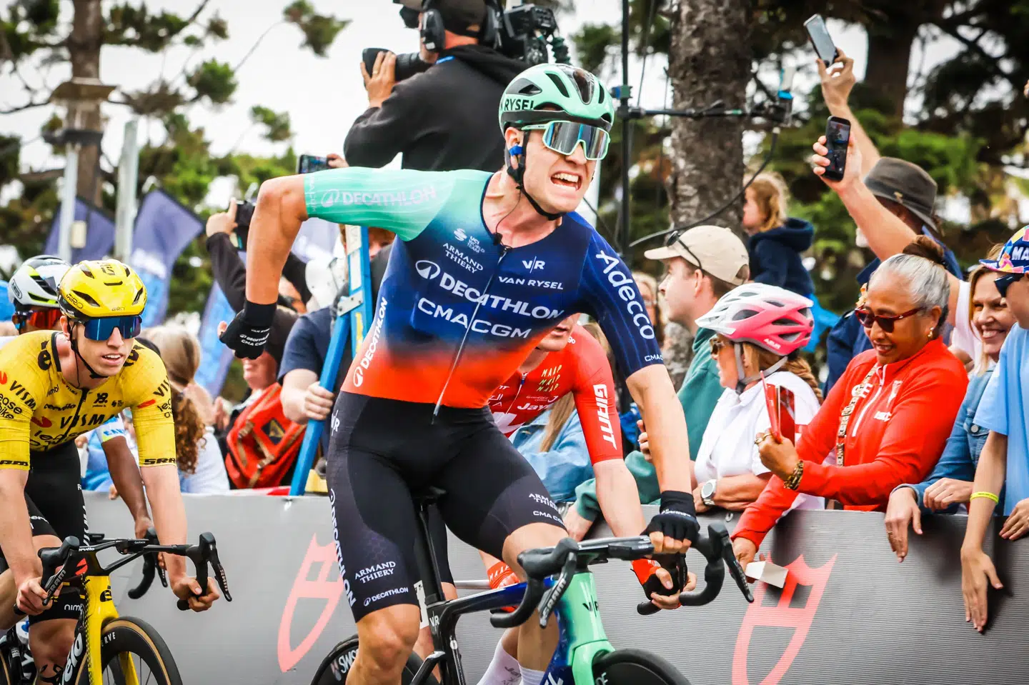 Tobias Lund Andresen jubler efter sejren i endagsløbet Cadel Evans Great Ocean Road Race. Den 23-årige dansker har allerede vist gode takter i 2026. (Arkivfoto).