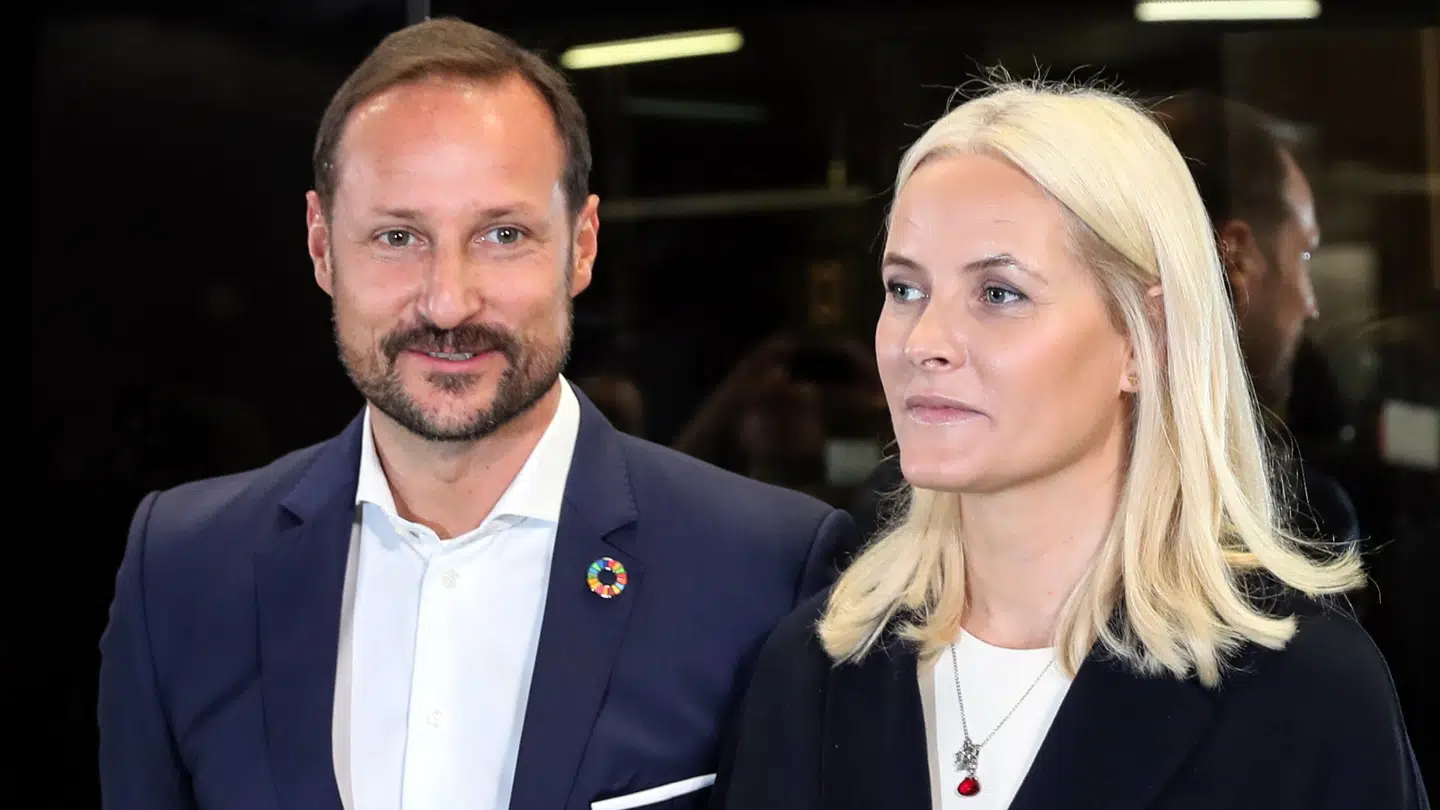 Kronprinsesse Mette-Marits venskab med Jeffrey Epstein kom frem allerede i 2019, men nu har de nye Epstein-filer slået fast, at man ikke fik det fulde billede dengang - så det skaber spekulationer, at kronprinsessen stadig ikke vil tale om forholdet, siger en kongehusekspert nu.