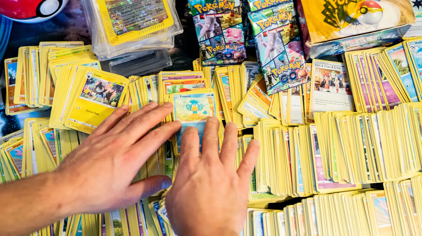 Arkivfoto af Pokémon-kort.