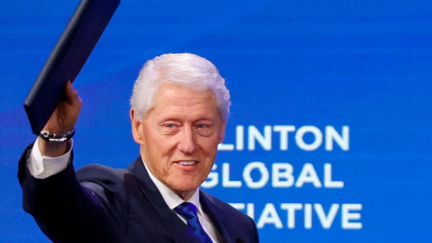 Bill Clinton går nu i rette med mistanken om hans relation til Jeffrey Epstein.
