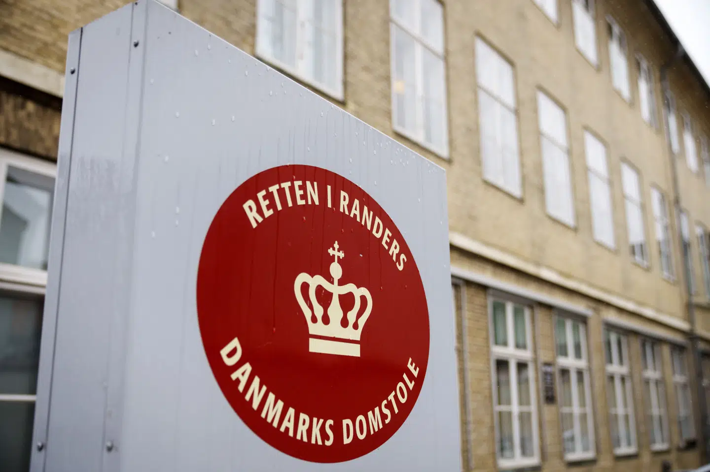 Retten i Randers behandler over to dage i maj og juni en retssag mod en sosu-hjælper, der er tiltalt for at have begået seksuelle overgreb mod to ældre og plejekrævende kvinder. (Arkivfoto).