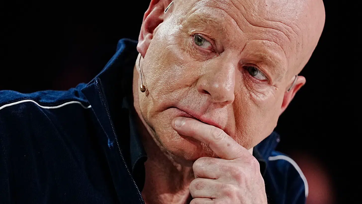 Blachman kigger på sine nye meddommere.