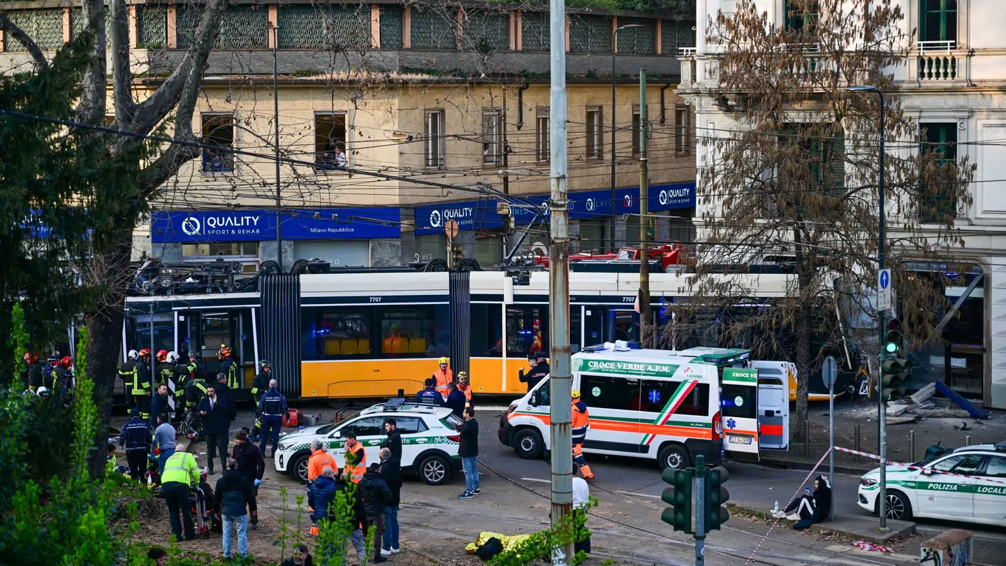 Sporvognen blev afsporet og bragede efterfølgende ind i en restaurant.
