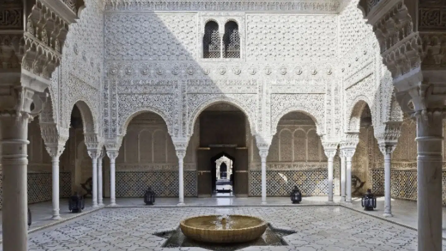 Et kig indenfor i det imponerende Palads, som Jeffrey Epstein var i gang med at købe, da han blev arresteret.