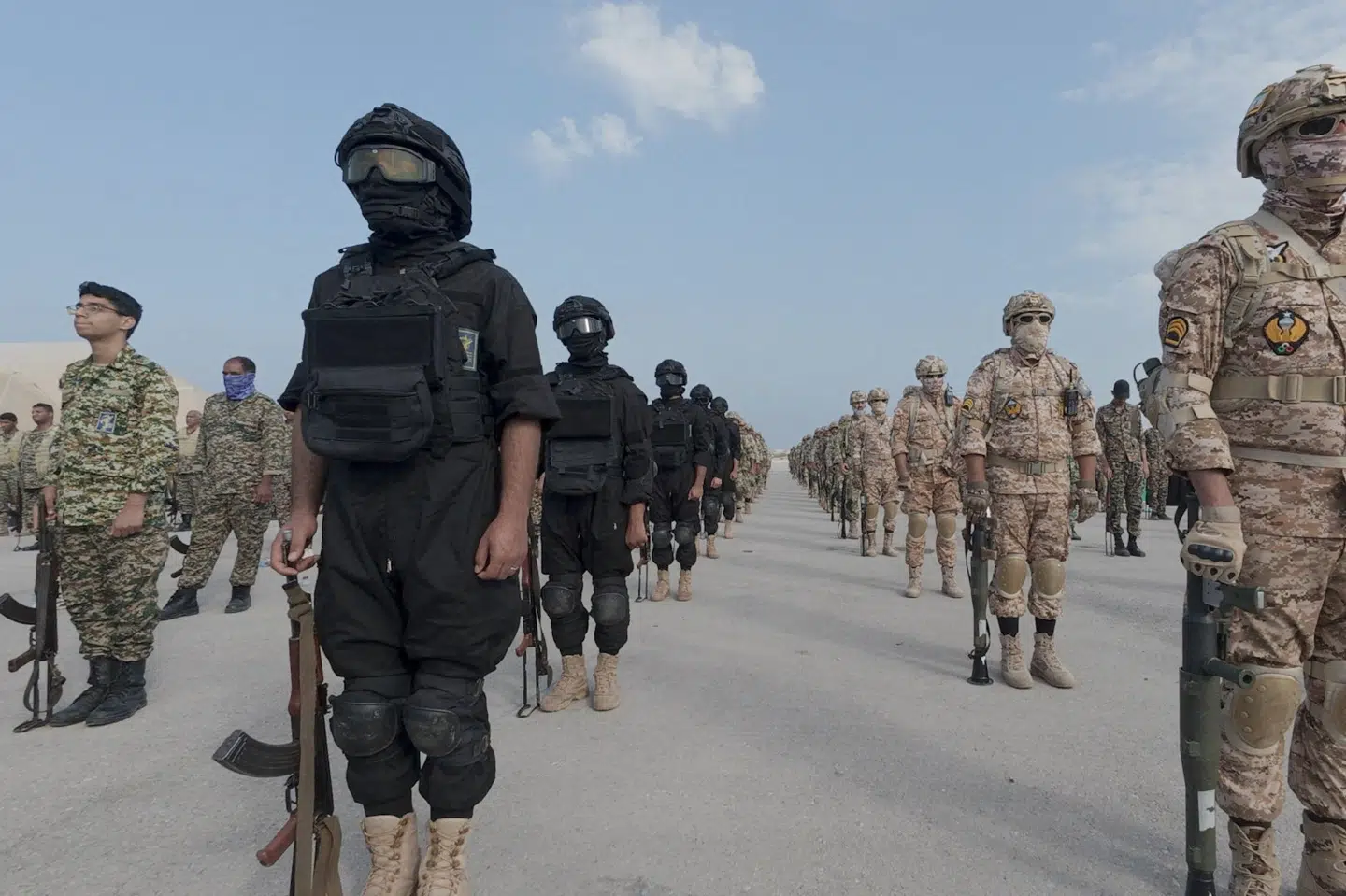 Irans Revolutionsgarde har sin egen hær, flåde og sit eget luftvåben. Her ses soldater fra enheden i forbindelse med en øvelse tidligere på måneden. (Arkivfoto).