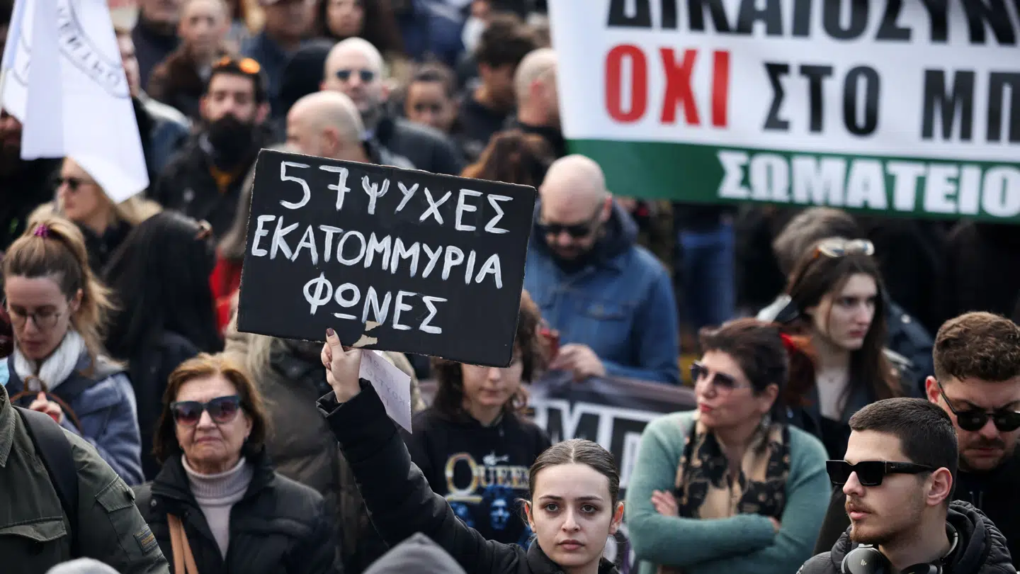 Gaderne er fyldte af demonstranter i Grækenland.
