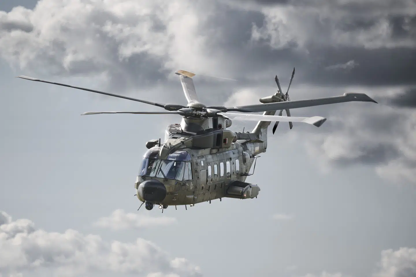 Flyvevåbnet anvender primært de i alt 14 danske EH101-helikoptere som redningshelikoptere og til taktisk transport af soldater, men helikopterne kan også indsættes til andre transportopgaver eller til støtte for politiet. (Arkivfoto).