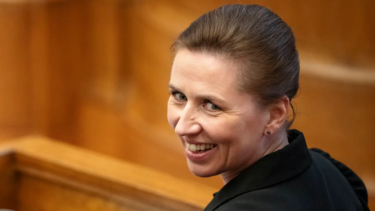 Statsminister Mette Frederiksen (S) under afstemning i forbindelse med 3. behandling af koranloven i Folketingssalen på Christiansborg, torsdag den 7. december 2023..