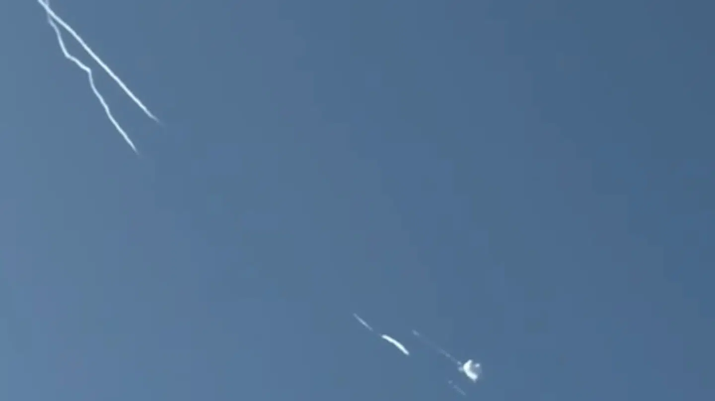 Her ses missiler, der er blevet skudt ned.